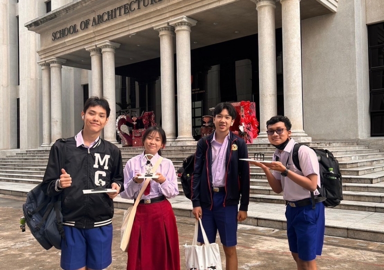 EP Secondary 4 CIMD (Creative and Innovative Media Design) students and Mr. Thossaphol Nakhrue, an ICT teacher, went to Montfort del Rosario School of Architecture and Design, Assumption University for their final project presentation and exam