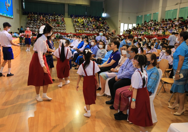 On August 10-11, 2023, English Program held various activities for the Mother’s Day Celebration: Honor the Light of our Family. August is a very special month in Thailand.