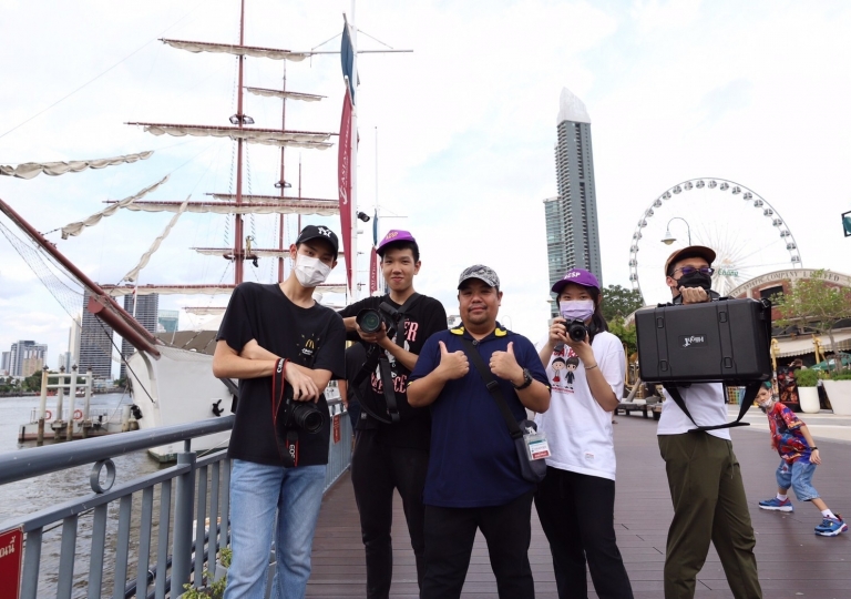 Secondary 4 CIMD major (Creative and Innovative Media Design) students visited the Asiatique, Riverfront for their Basic Photography practical examination with Mr. Thossaphol Nakhura, CIMD teacher, on 16 September 2023.