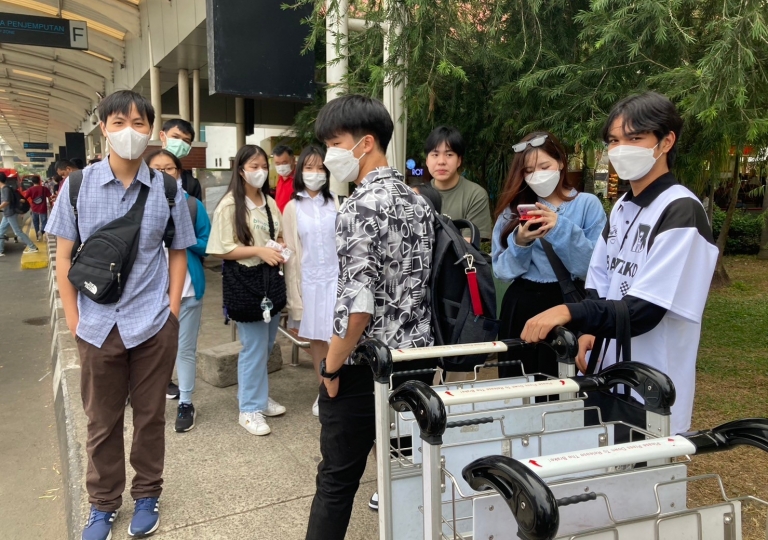 LINE_ALBUM_230606_75