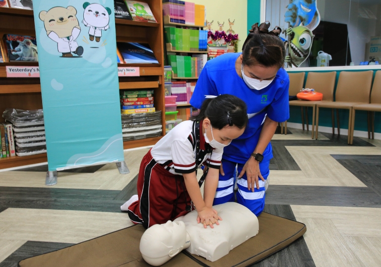 July 11, 2023, EP Discipline Department headed by Ms. Siriwan Yuthongkham in cooperation with Sikarin Hospital is holding the Basic First Aid: Choking & CPR training for Primary 1 to Secondary 6 students. 