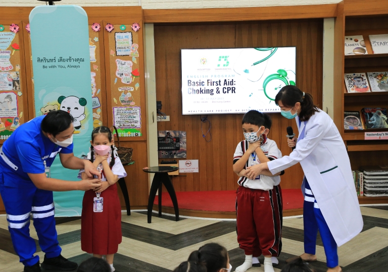 July 11, 2023, EP Discipline Department headed by Ms. Siriwan Yuthongkham in cooperation with Sikarin Hospital is holding the Basic First Aid: Choking & CPR training for Primary 1 to Secondary 6 students. 